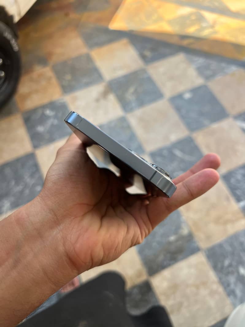 Apple iPhone 13 Pro Max 4