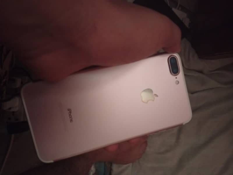Apple iPhone 7 Plus 0