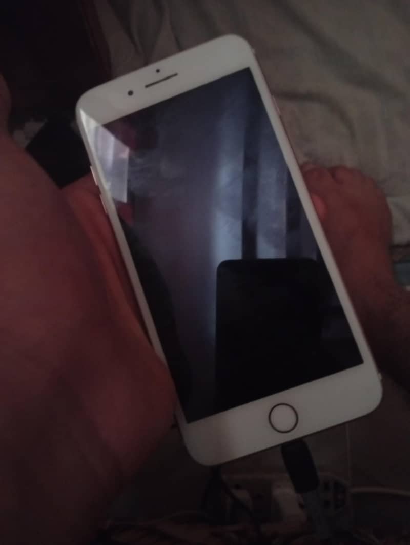 Apple iPhone 7 Plus 1
