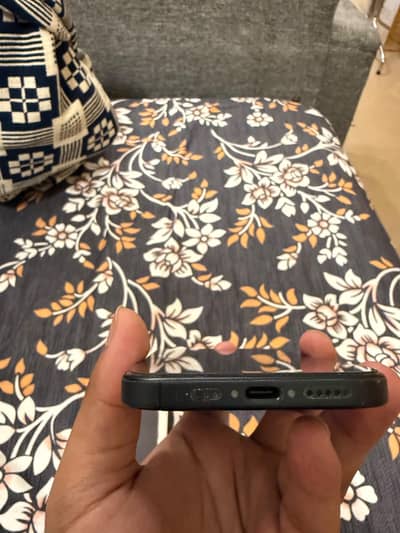 Apple iPhone 16