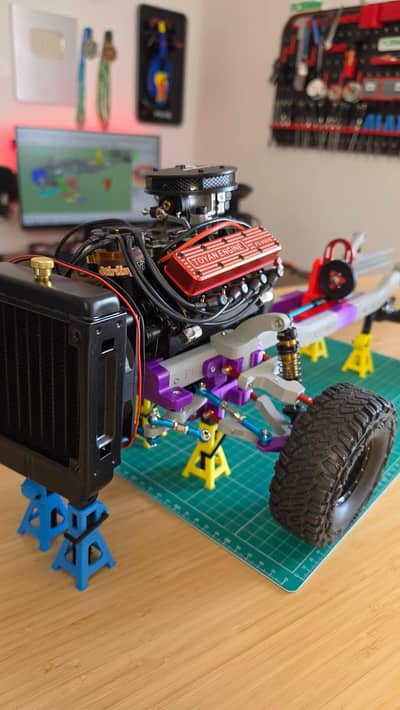TOYAN V8 Mini Engine Model – Excellent Condition