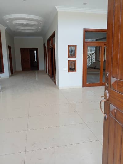 600 sqy House Commercial Use For Rent in Block 15 Johar