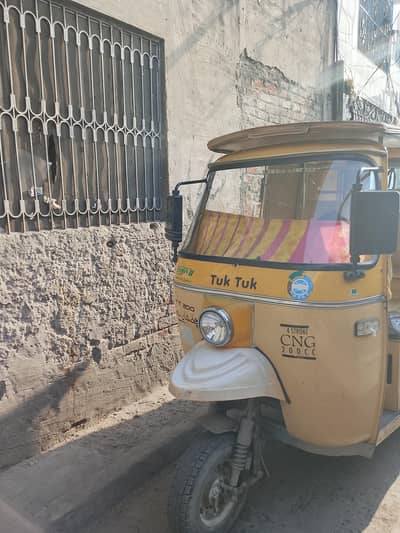 Tuk Tuk CNG Rickshaw 6 Seater Engine Fit Powerful