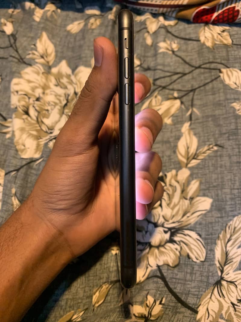 Apple iPhone 11 7
