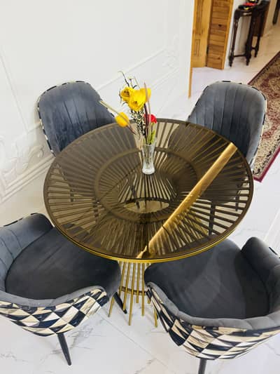 Dining tablewith 4 chairs