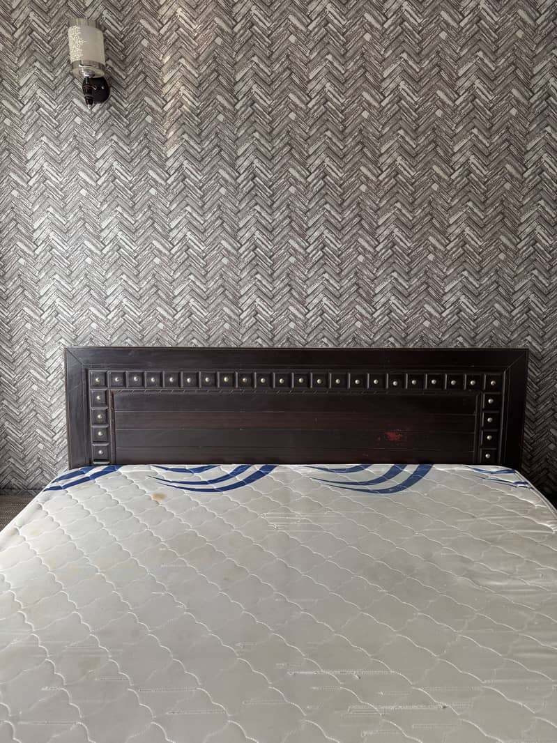 Double bed with 2 side table & dressing table 2