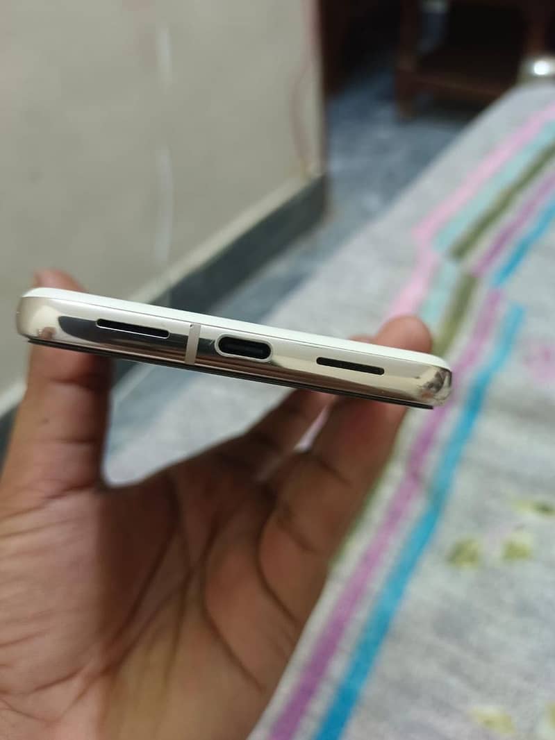 Google Pixel 8 Pro 7