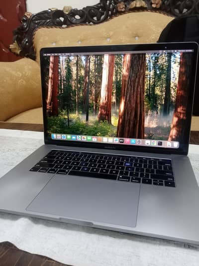 MacBook Pro 2018  TouchBar | i7 | 16GB 512GB | 4GB GPU | 15” Retina