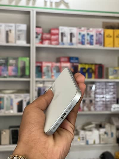 Apple iPhone 15