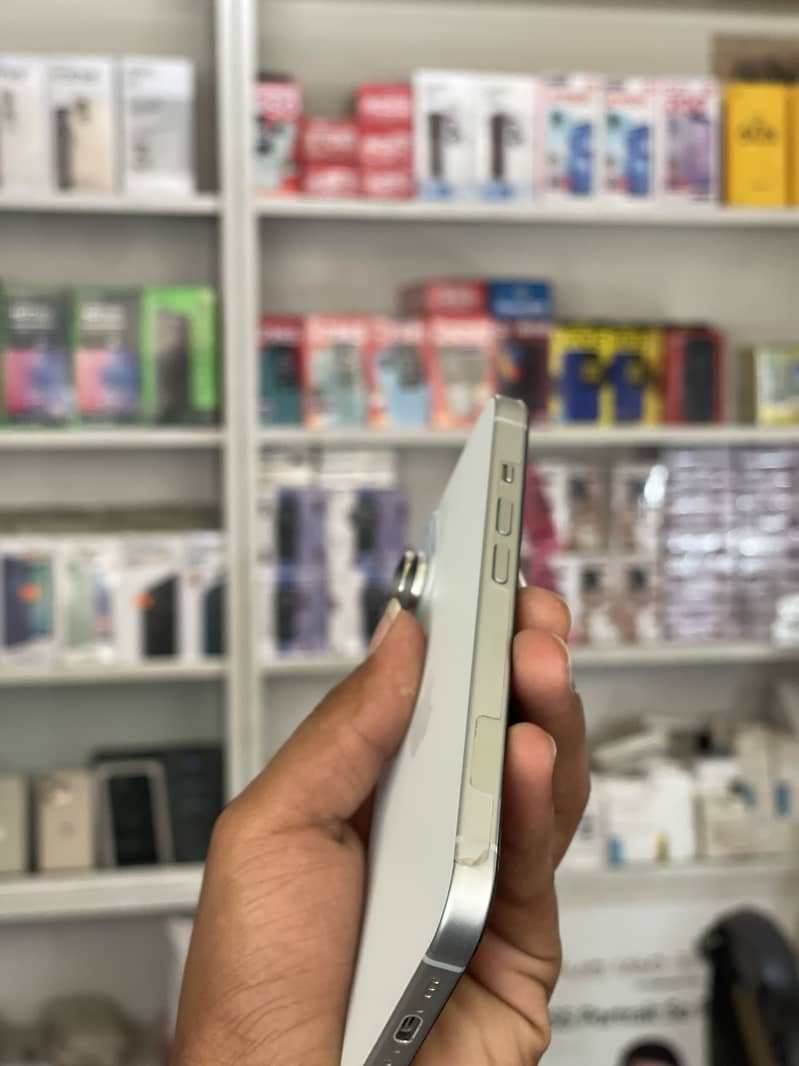 Apple iPhone 15 3