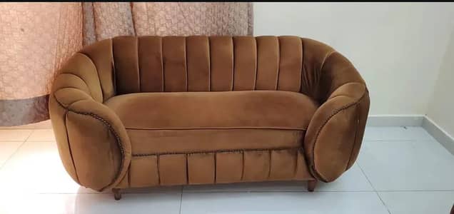 Title: 7 Seater Sofa Set – Excellent Condition – Urgent Sale