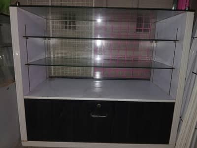 showcase & cash counter with 4 drawer LIKE NEW