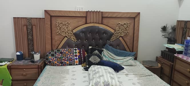 like new King size complete bedroom set
