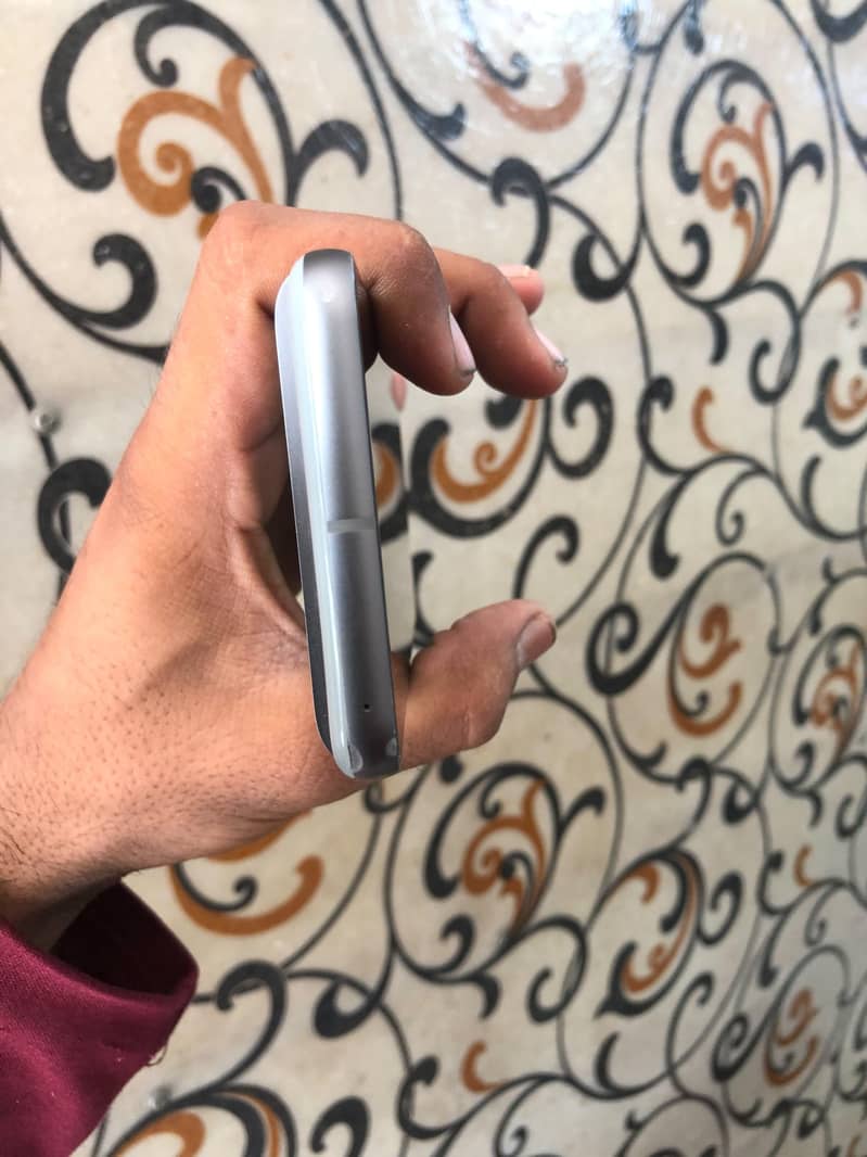 Google Pixel 8 4