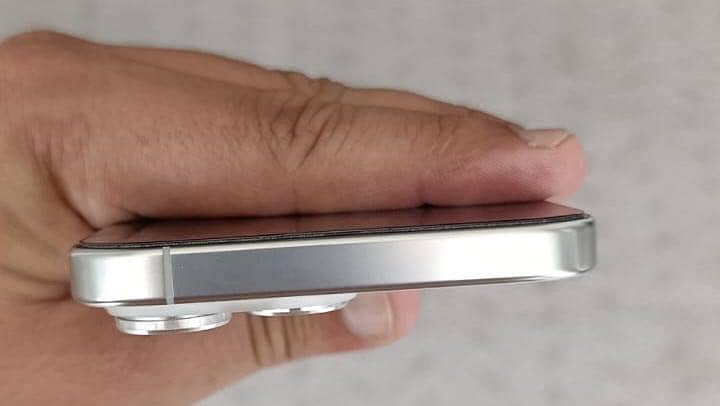 iPhone 16 Pro Max 4