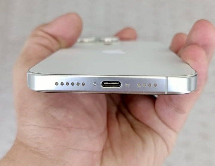 iPhone 16 Pro Max 5