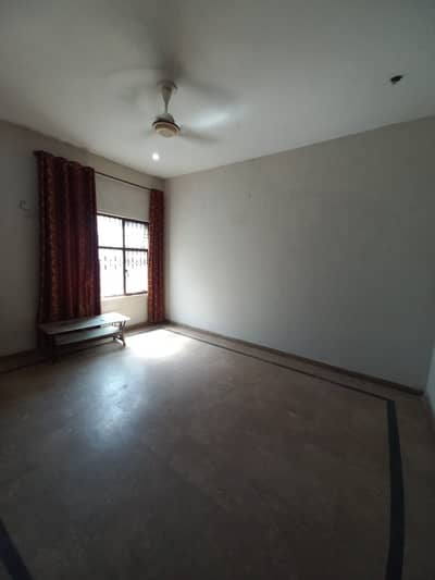 IQBAL TOWN 1 KANAL UPPER PORTION FOR RENT