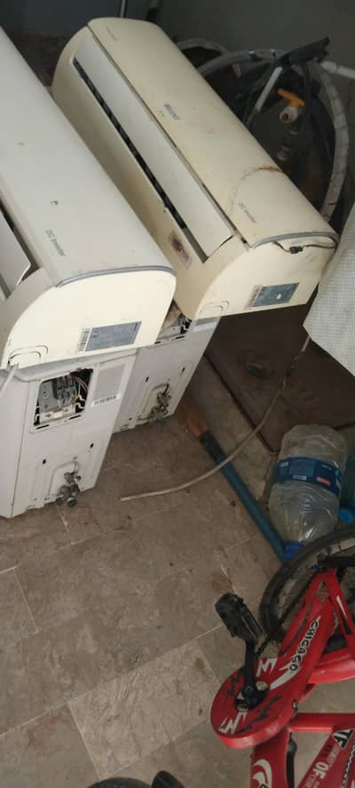 2 split units hain Dc. inverter