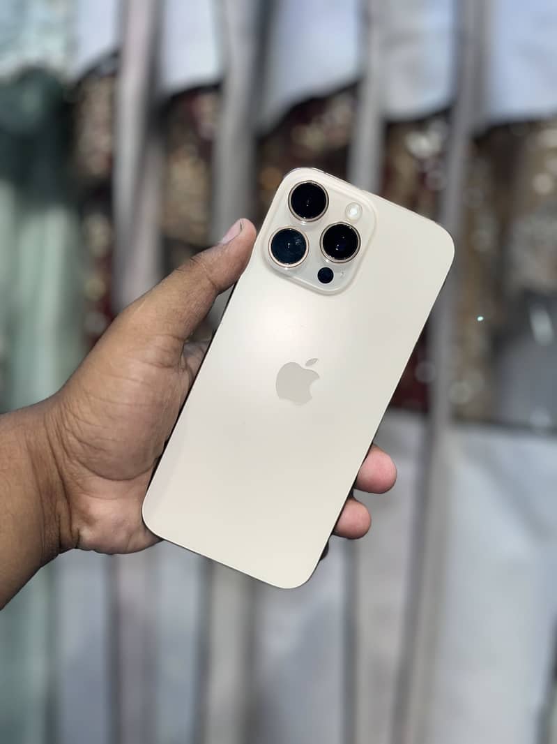 Apple iPhone 16 PRO MAX 0