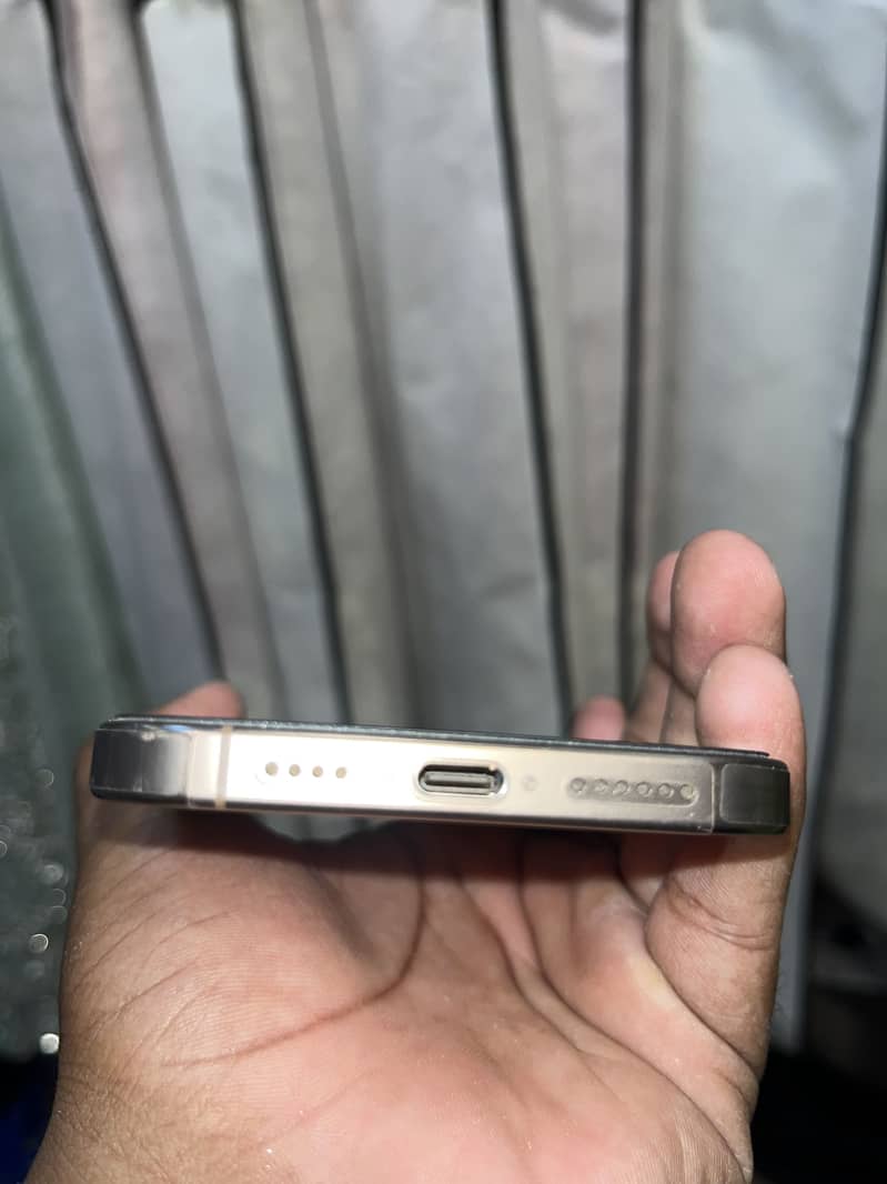 Apple iPhone 16 PRO MAX 2