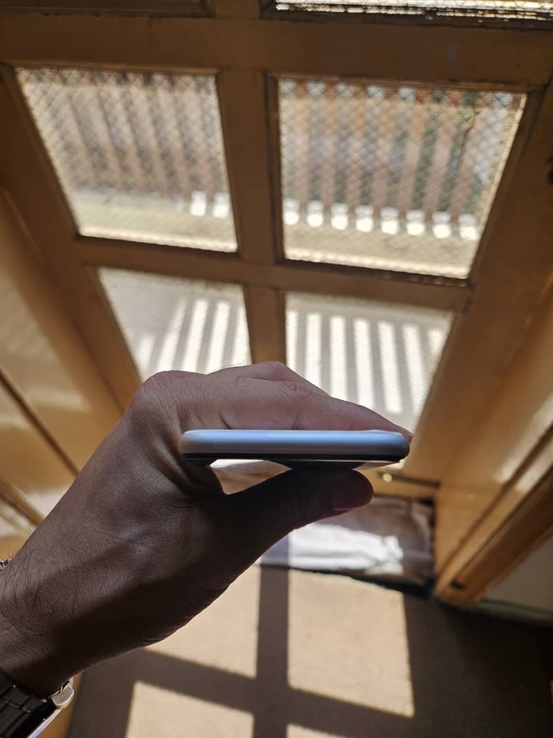 Apple iPhone SE 3