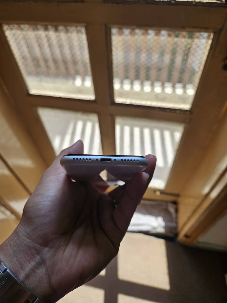 Apple iPhone SE 6