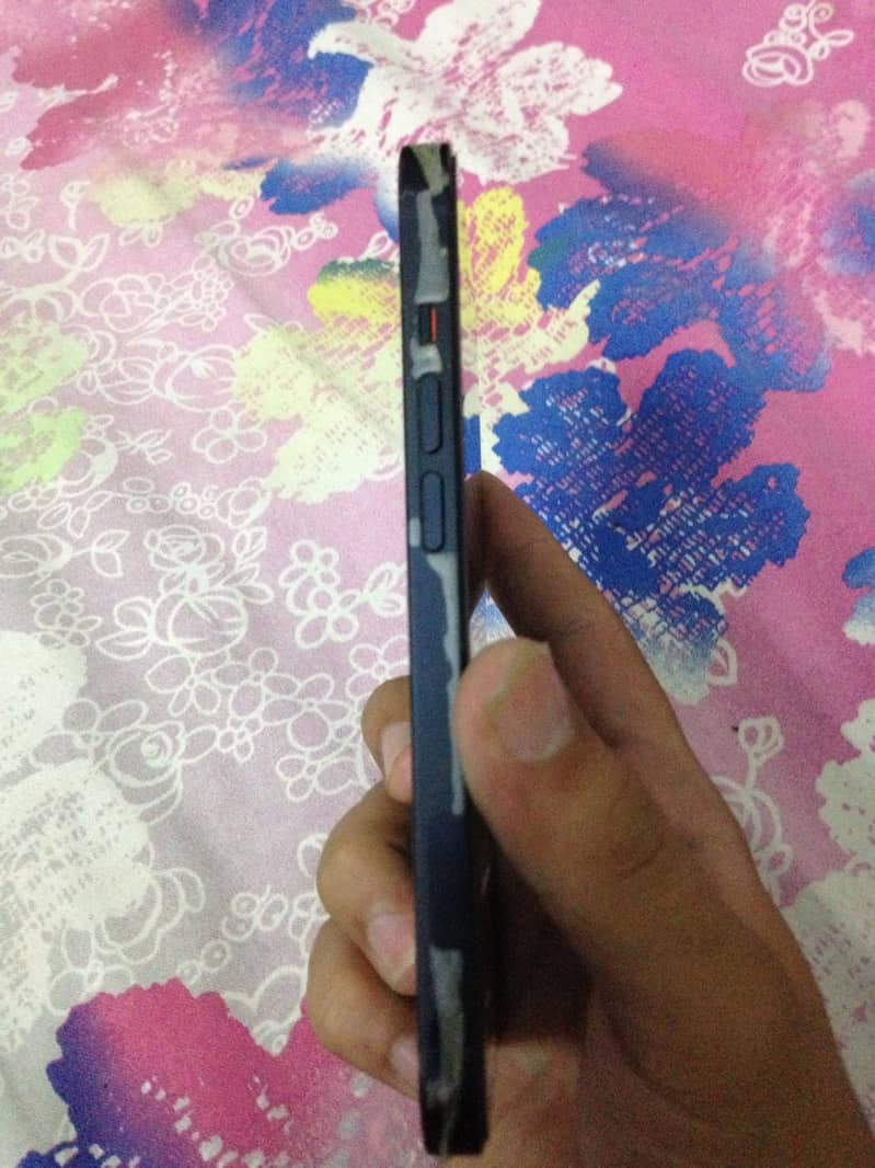 Apple iPhone 14 4