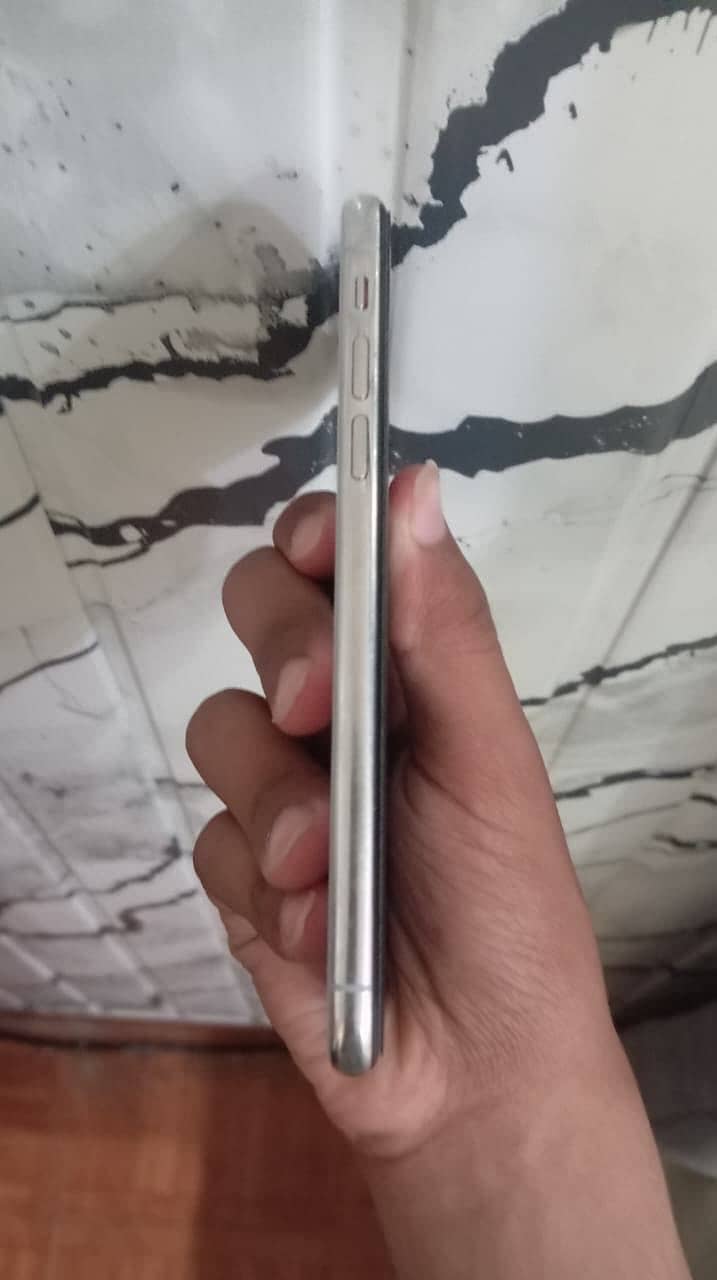 Apple iPhone X 3