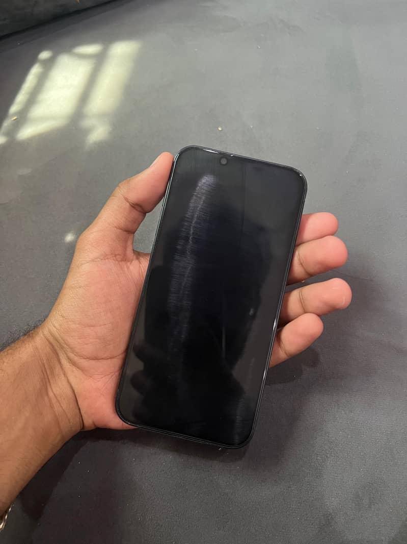 Apple iPhone 13 0