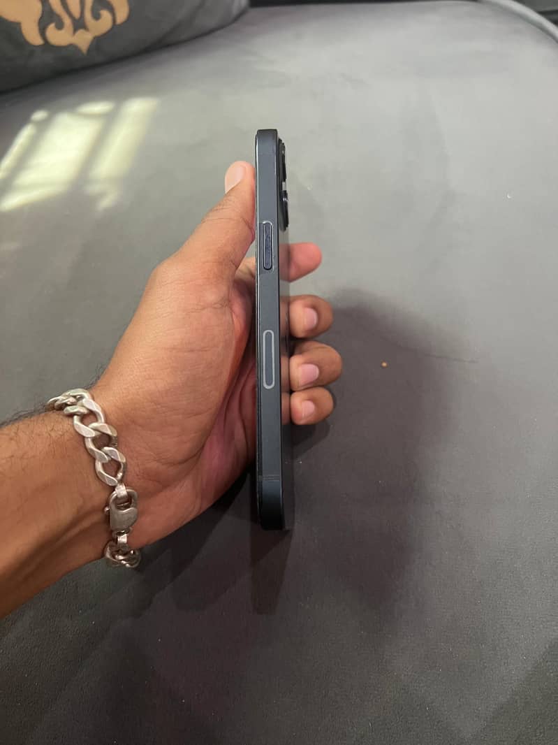Apple iPhone 13 3