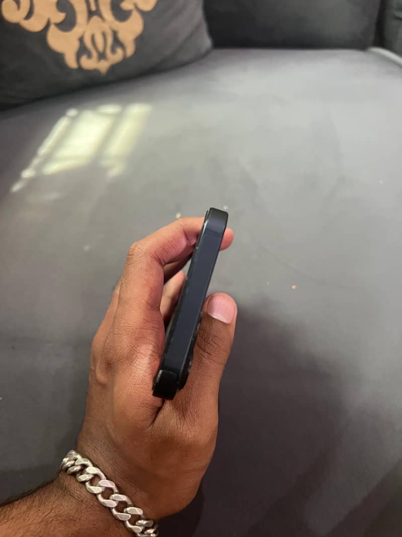 Apple iPhone 13 7