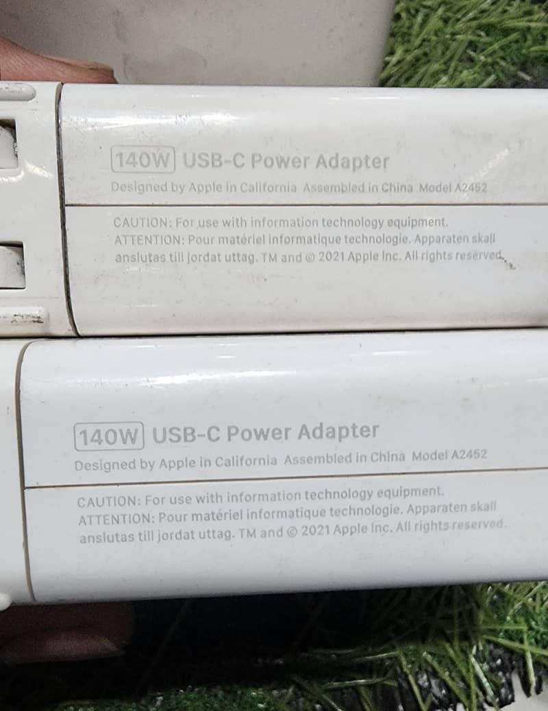 Apple 140w Type-C adapter 0