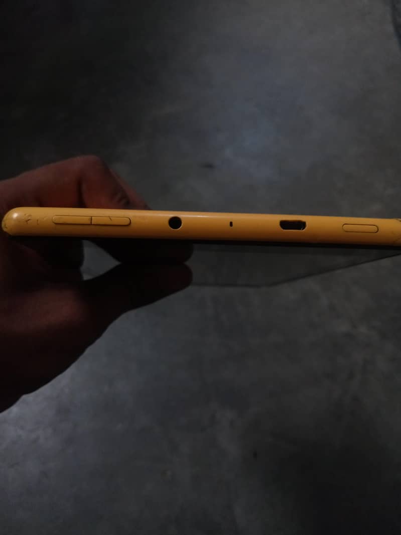 Amazon Fire HD 8 (8th Generation) 4