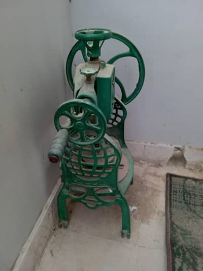Gola Ganda/Ice crusher machine