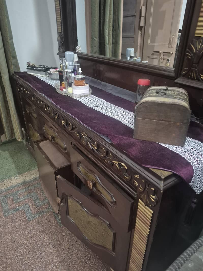 Bed , Dressing , table 1