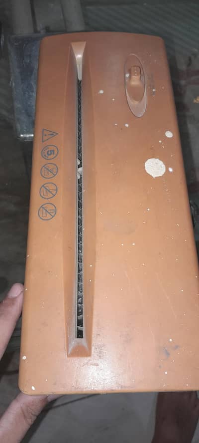 Paper Shredder cutting machine.