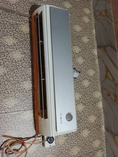 used gree ac  in working condition