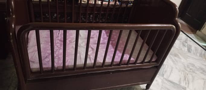 baby cot