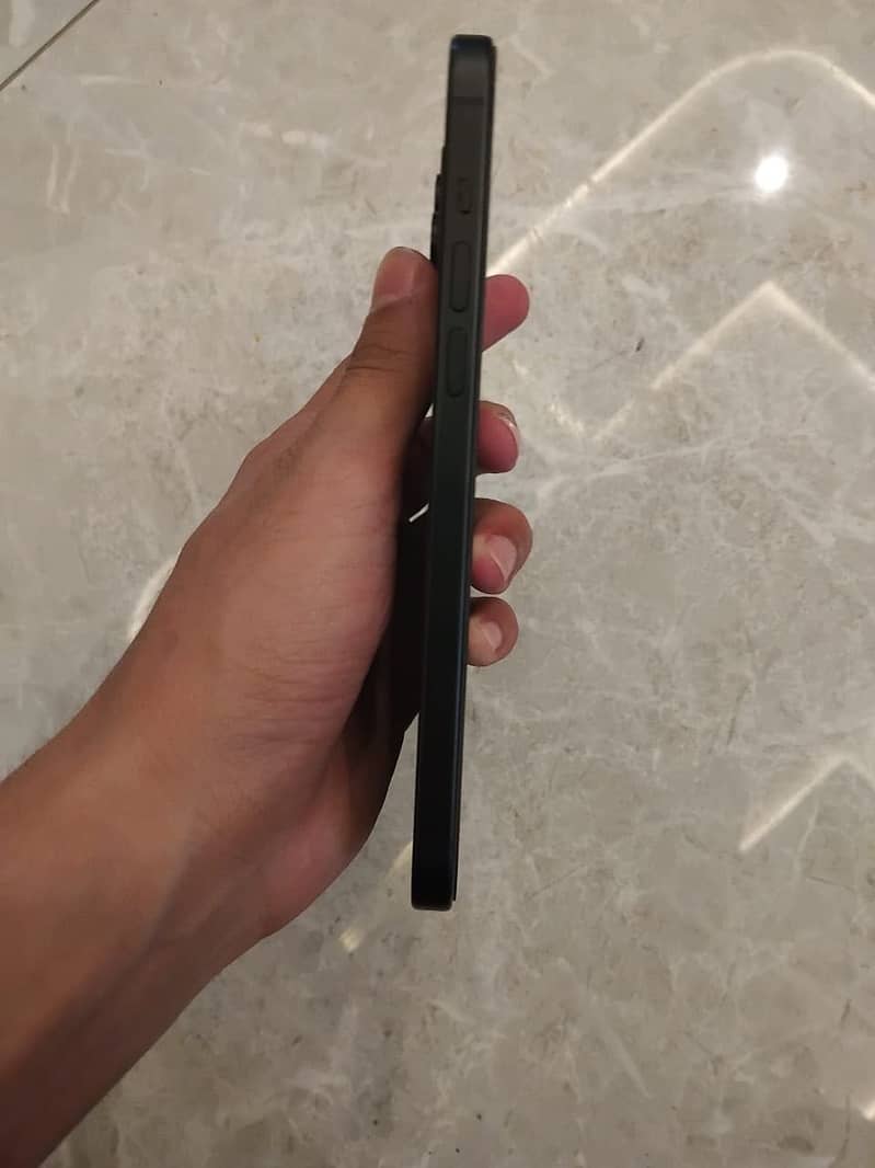 Apple iPhone 15 plus sim lock LLA MODEL 1