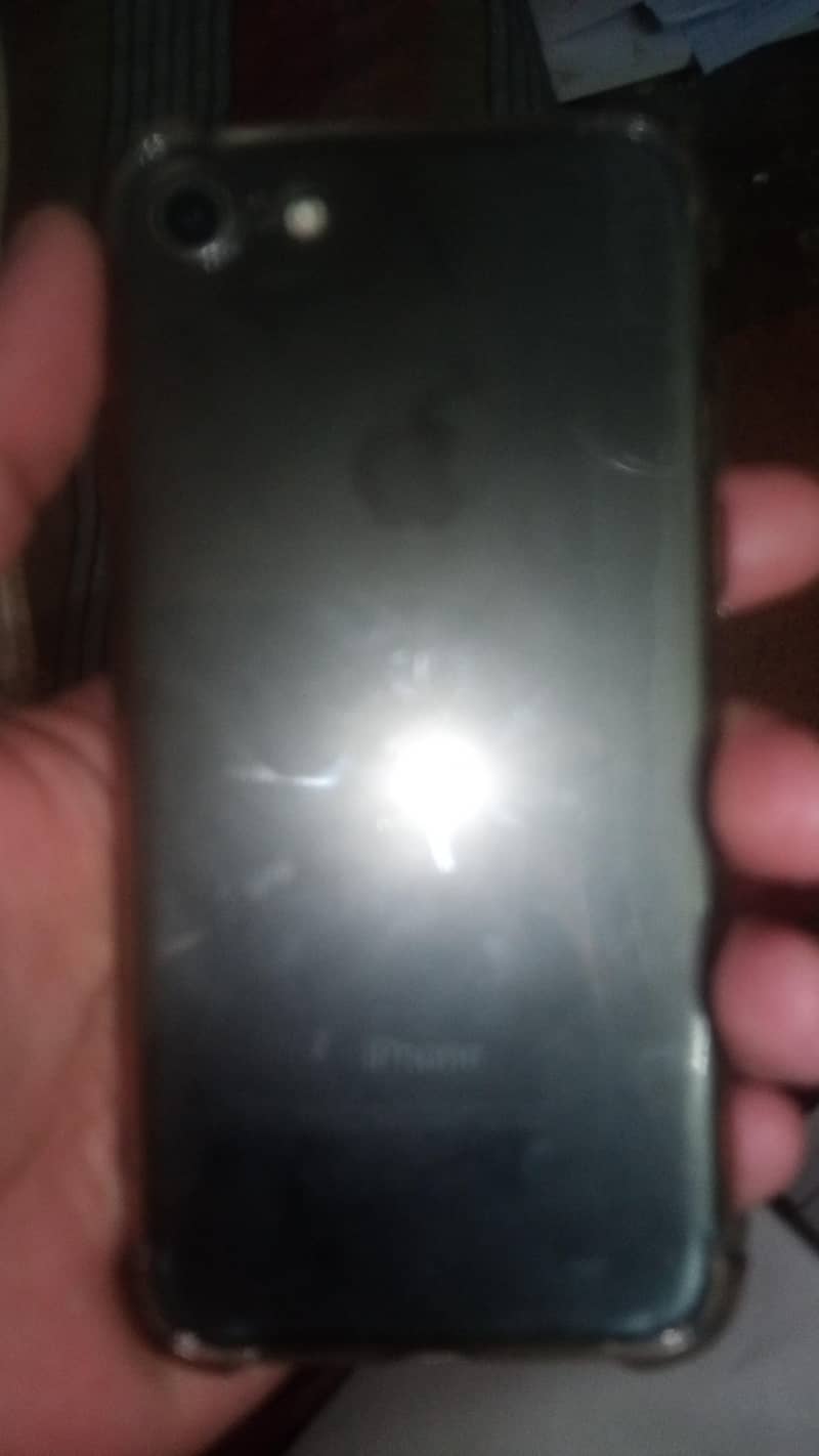 Apple iPhone 7 0