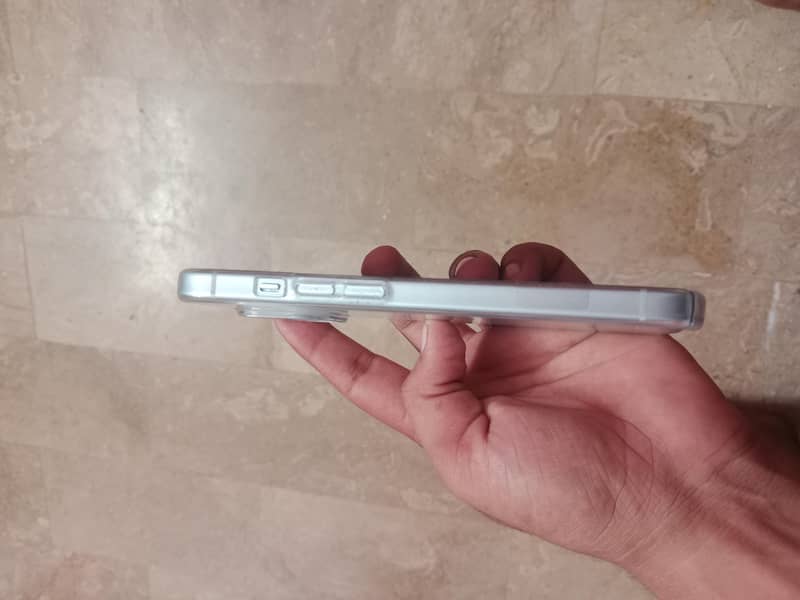 Apple iPhone 15 2