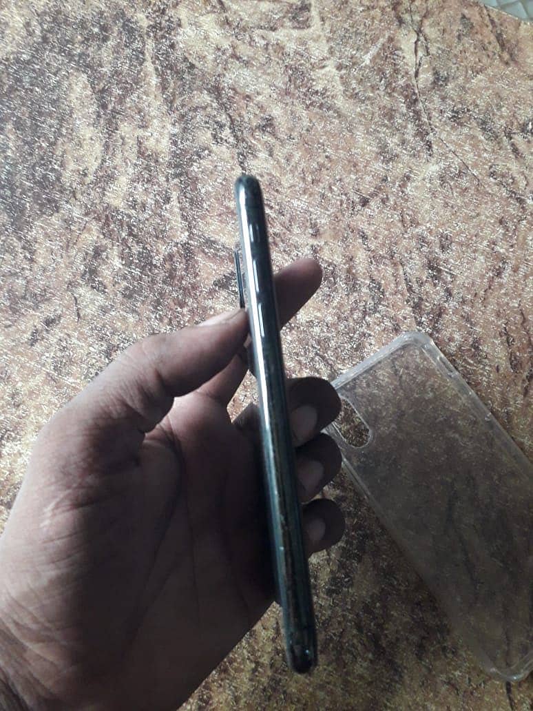 Apple iPhone X 3