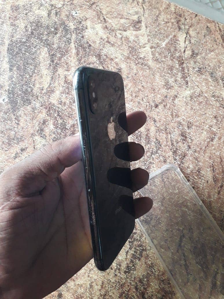 Apple iPhone X 4