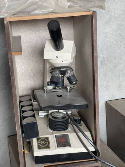 AMJEON LABORATORY MICROSCOPE (Korean ) with completed Wooden box