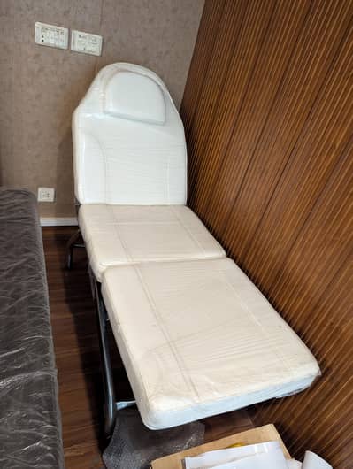 Facial Beds/ Saloon beds/ Examination couches