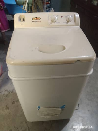 Semi-Automatic Washing Machine (10x10 Condition) – Well Maintained