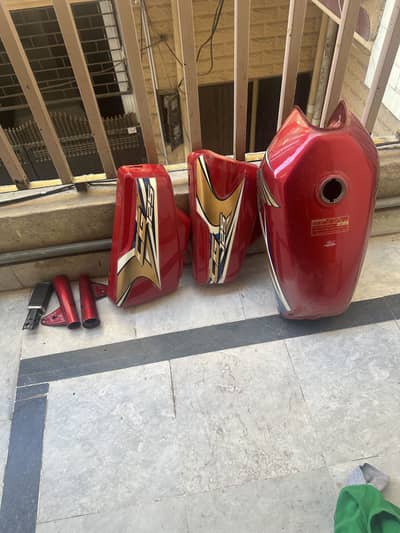 Original Honda 125 tanki and accessories