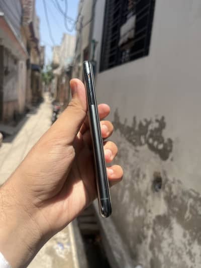 Apple iPhone 11 Pro Max water pack