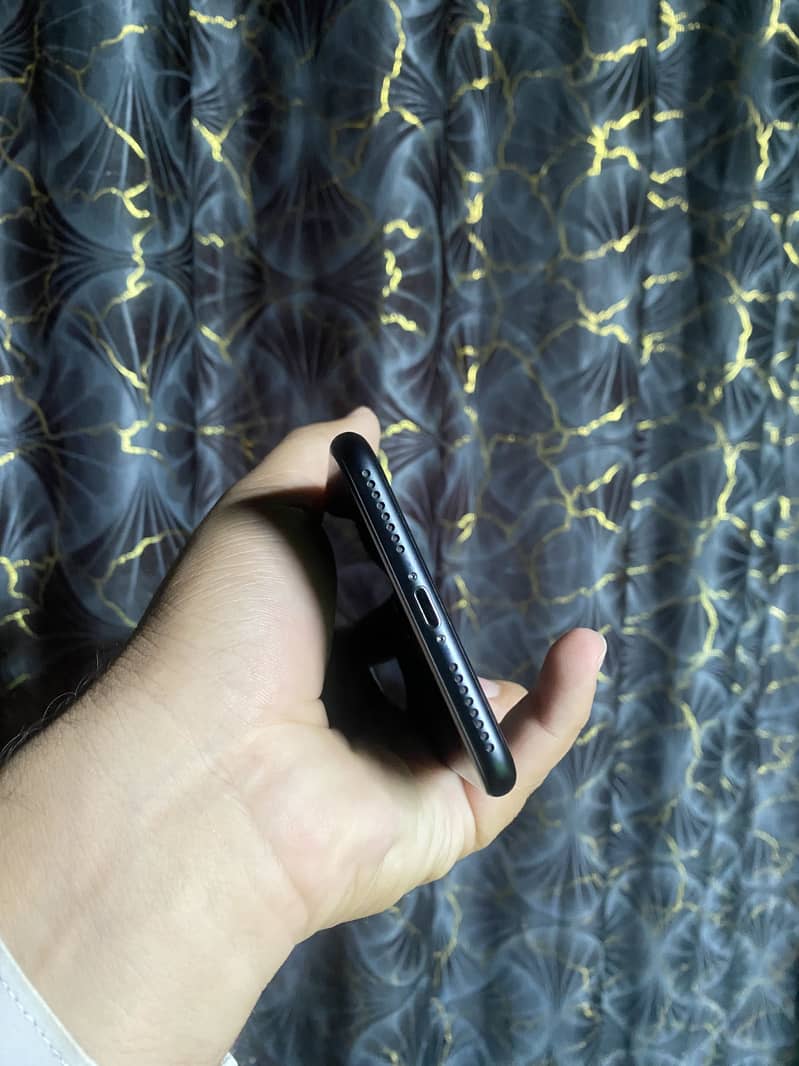 Apple iPhone 7 Plus 3