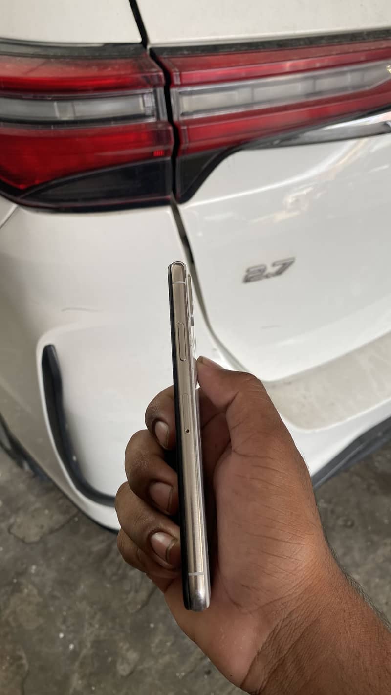 iPhone X 4